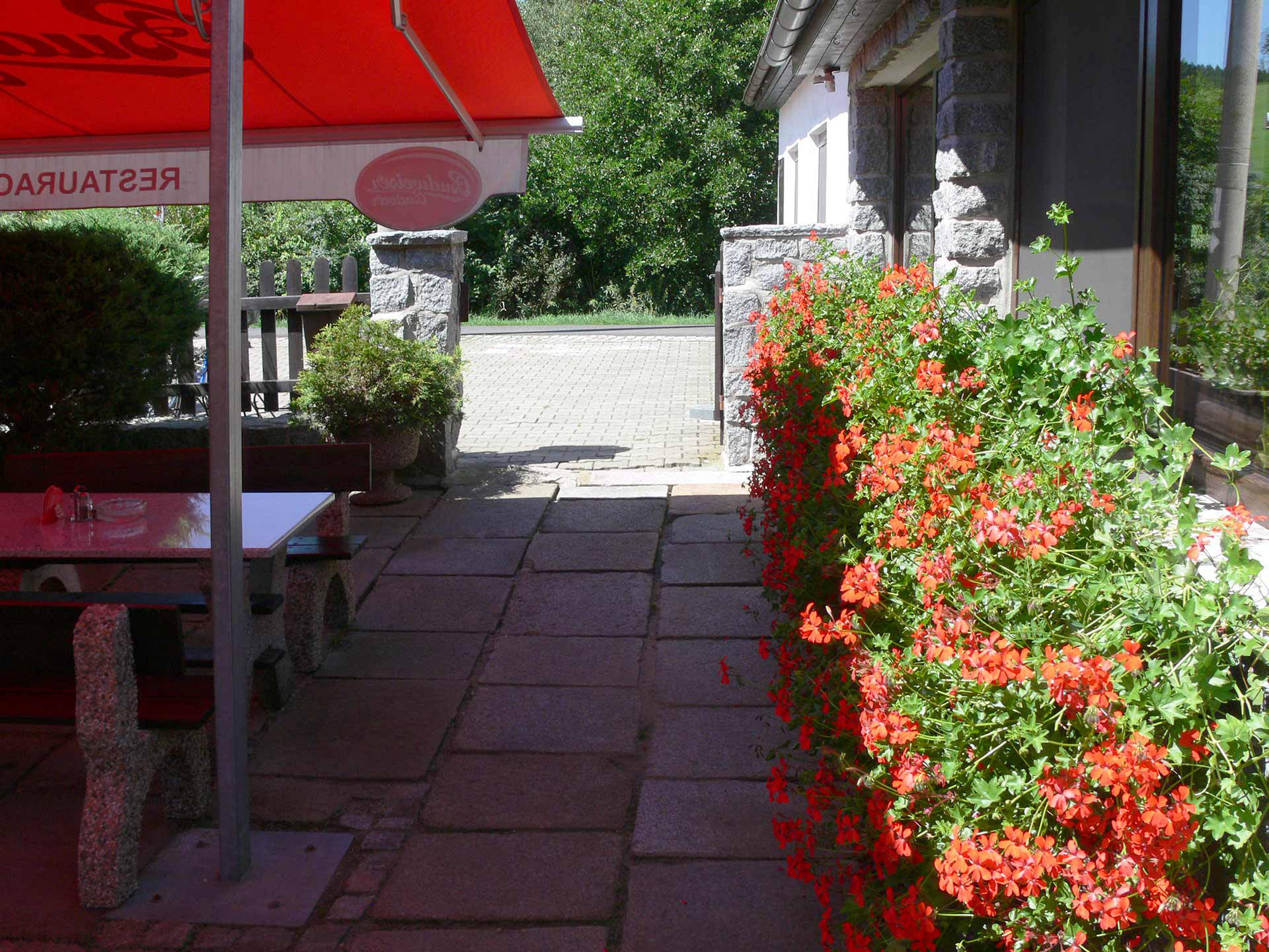 Exteriér restaurace a penzionu Balaton Rožany Šluknov