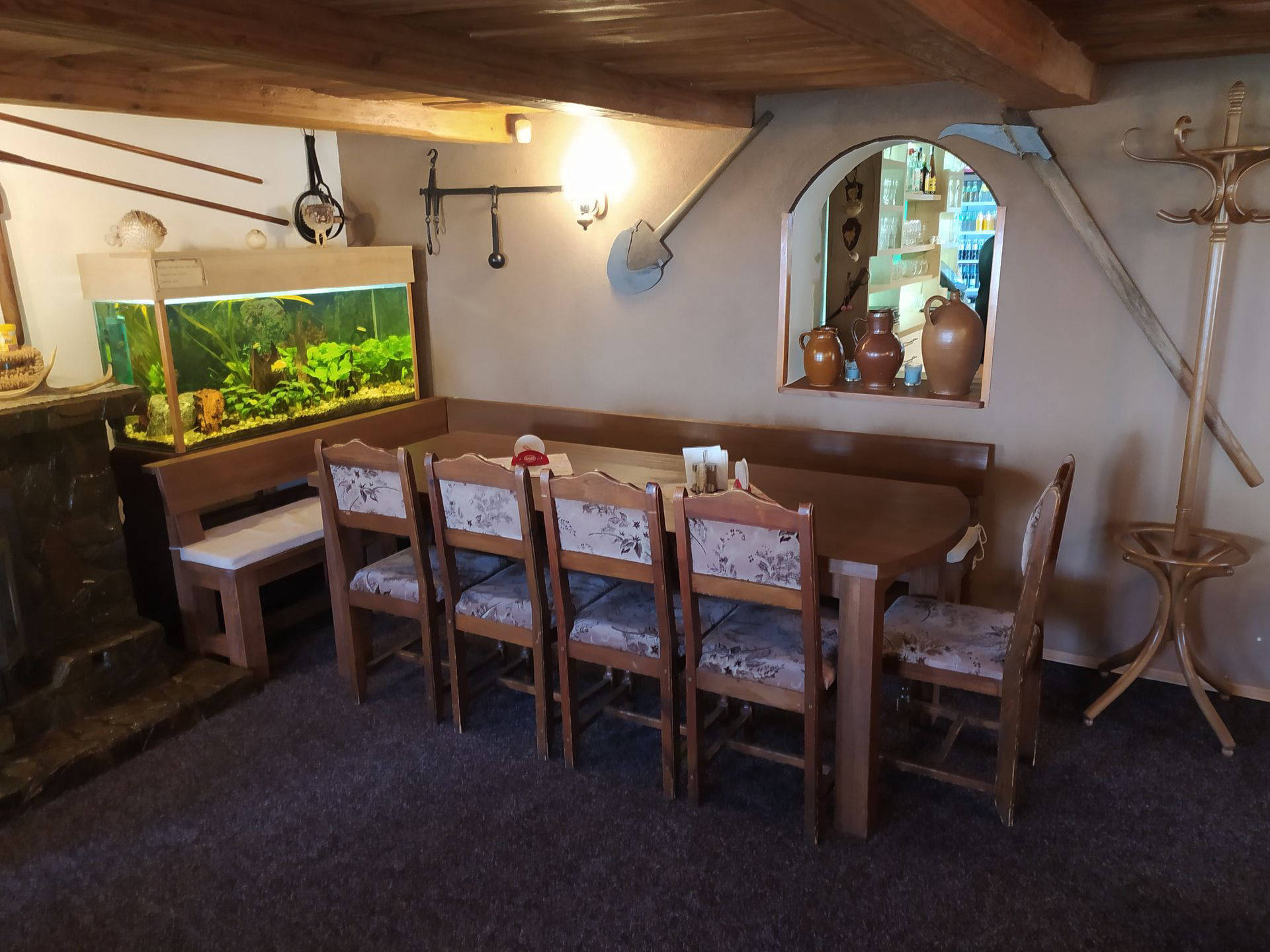 Interiér restaurace Balaton Rožany Šluknov